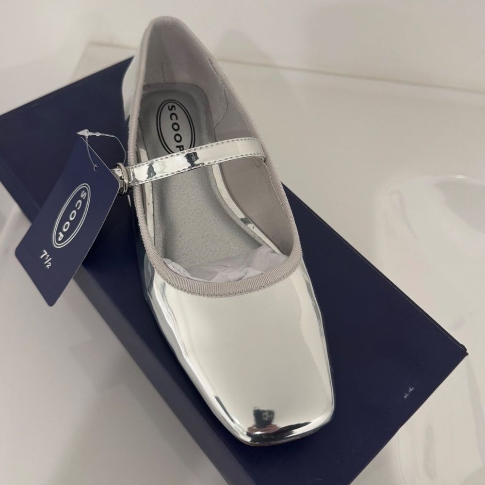 Scoop NYC Silver Mary Jane Flats - Picture 4 of 4